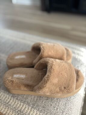 Muk Luks Fuzzy Slide Slippers in Camel Brown